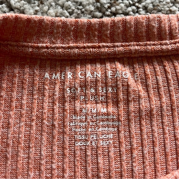 American Eagle Coral Sweater - Picture 3 of 3